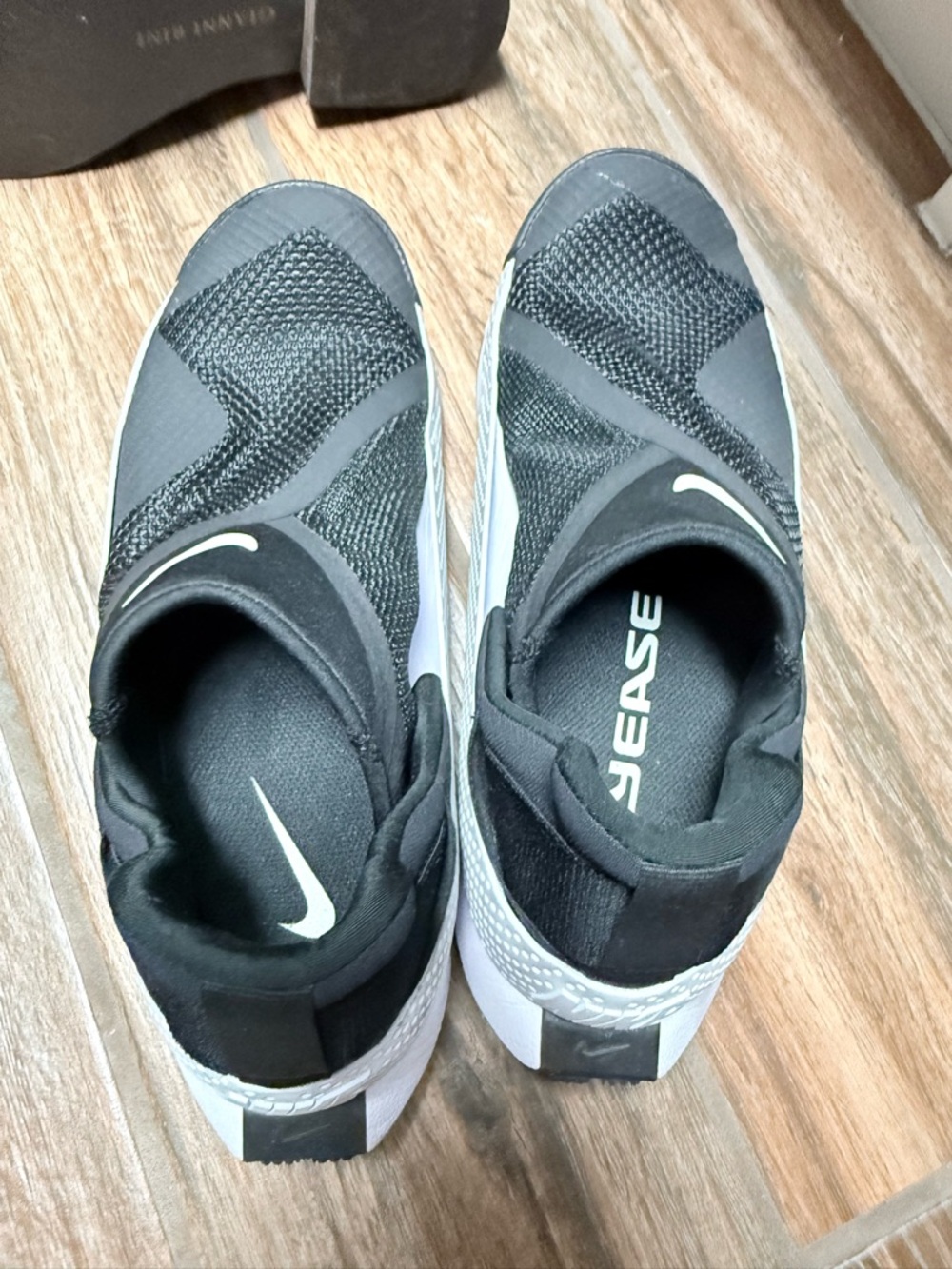 SOLD OUT Nike FlyEase Hands-Free Sneakers – Black/White – Women’s Size 8 – RARE